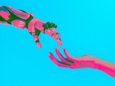 En robot- og menneskehånd er tæt på at nå hinanden.