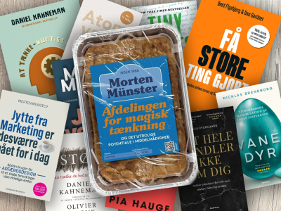 Bogen "Afdelingen for magisk tænkning" ligger oven på forsiderne til en række andre bøger.