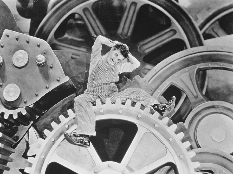 chaplin på et stort tandhjul